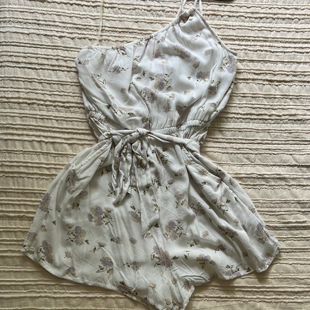 American Eagle One-shoulder white floral print romper